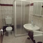 Milos * بولا