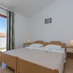 Milos Apartman