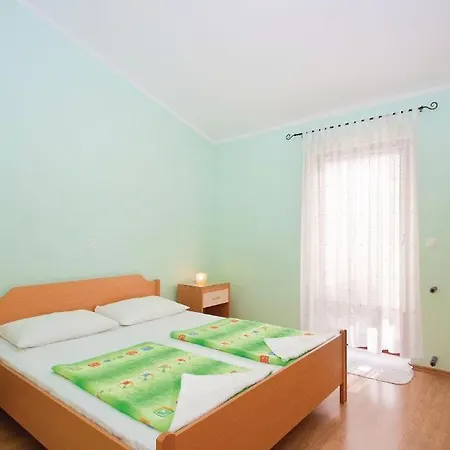 Apartment Milos *