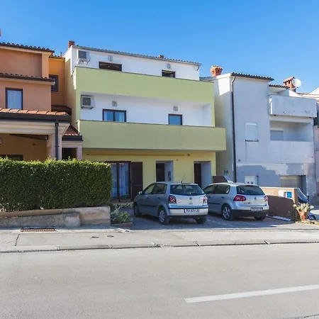 Apartment Milos *