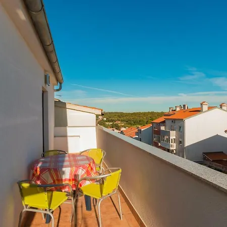 Apartment Milos *